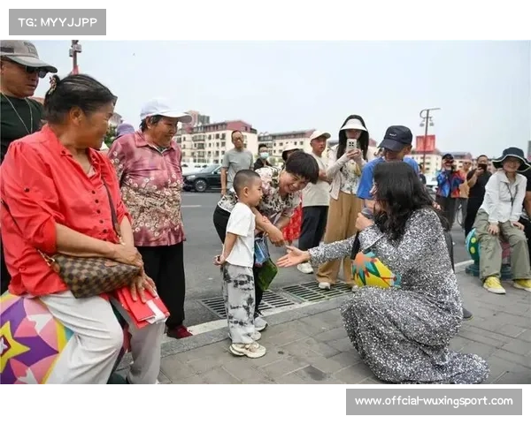 鄂尔多斯乌兰牧骑民族歌舞与垒球开幕式融合展演精彩纷呈文化突破获广泛好评 鄂尔多斯乌兰牧骑民族歌舞与垒球开幕式融合展演精彩纷呈文化突破获广泛好评